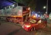 Tren embiste y arrastra automóvil en Tres Puentes, Morelia