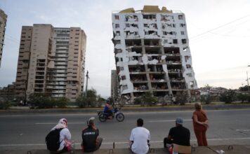 El grito de auxilio en una ciudad devastada de Venezuela que espera la llegada de rescatistas