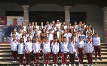 Reconoce Bedolla el talento estudiantil, entrega laptops a los 52 ganadores de la Olimpiada del Conocimiento Infantil 2026