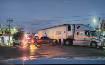 Continúan bloqueos en la carretera Uruapan–Los Reyes por segundo día consecutivo