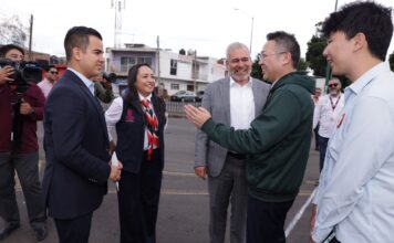 Destaca Bedolla impacto del teleférico y Morebús en Morelia tras recorrido con el embajador de China