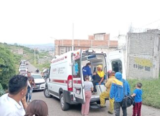 Atiende CRUM a lesionados tras volcadura de camión de pasajeros en Morelia