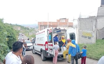 Atiende CRUM a lesionados tras volcadura de camión de pasajeros en Morelia