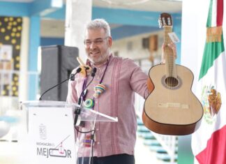 Más de 10 mil guitarras de Paracho llegarán a secundarias de Michoacán: Bedolla