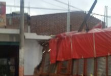 Camión torton se incrusta en un domicilio de Tzurumútaro, Pátzcuaro