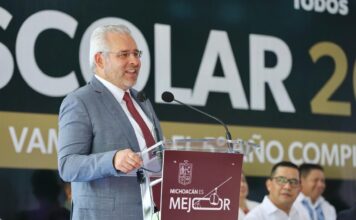 Michoacán garantiza becas universales desde educación básica hasta licenciatura: Bedolla