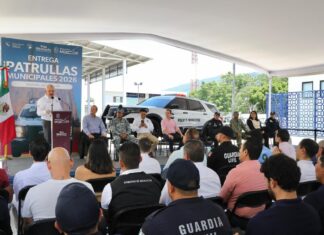 Para reforzar la seguridad, entrega Bedolla nuevas patrullas a la Policía de Zamora