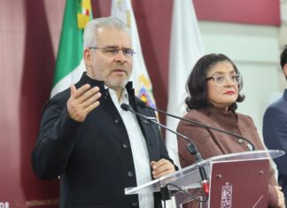 Regulará Michoacán el uso de celulares y dispositivos digitales en las escuelas: Bedolla