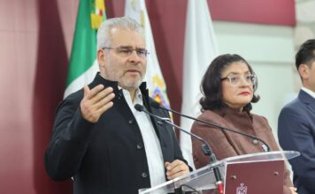Regulará Michoacán el uso de celulares y dispositivos digitales en las escuelas: Bedolla