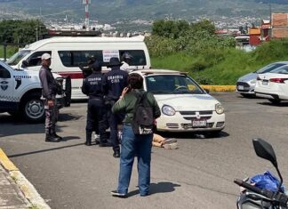 Peatona es atropellada en la avenida Río Grande de Morelia; fue trasladada a un hospital