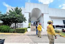 Caída de andamio deja tres trabajadores lesionados afuera de un Banco Santander en Morelia
