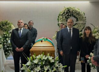 En compañía de su familia, Bedolla despide al ingeniero Cárdenas y reconoce su papel en el México moderno.