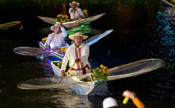 Canales iluminados y ofrendas flotantes en Urandén; última oportunidad de vivir “El camino de las ánimas”
